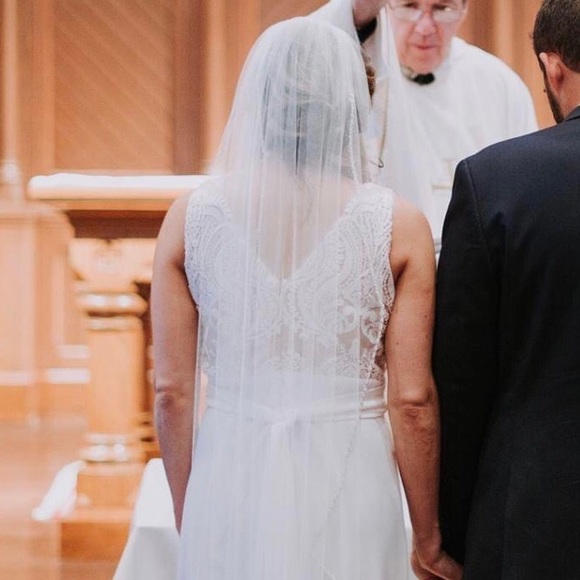White Bridal Veil - Short with Rhinestones